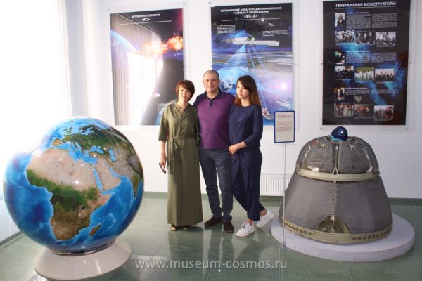 Сергей Иванович Кобылаш в нашем музее с супругой и дочерью